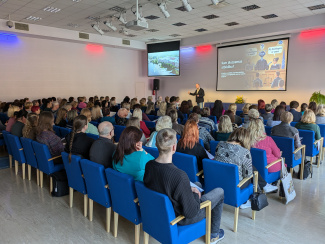 An audience of teachers in a seminar room